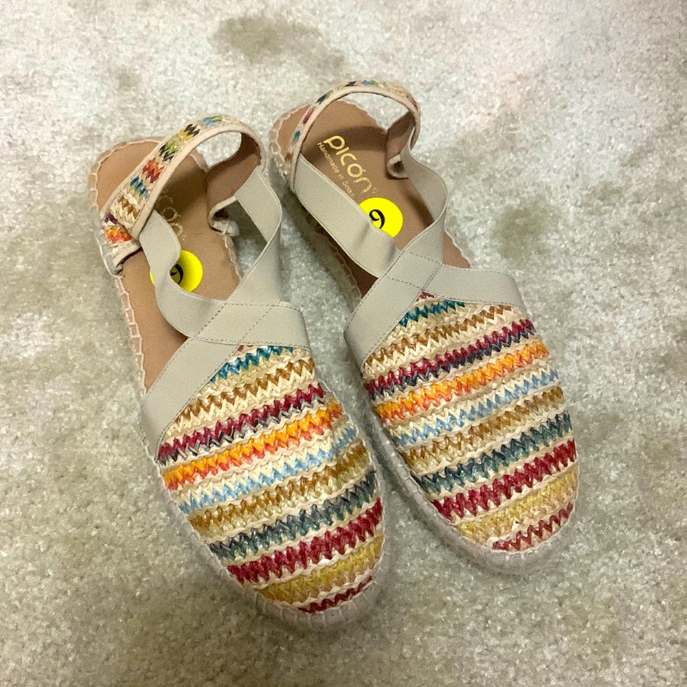 Pair of super cute flats, Size 9